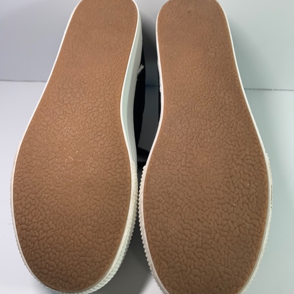 Women’s Fashion Sneaker - Picture 7 of 7